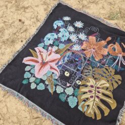 Woven Blancket - Black cat hidden in flowers